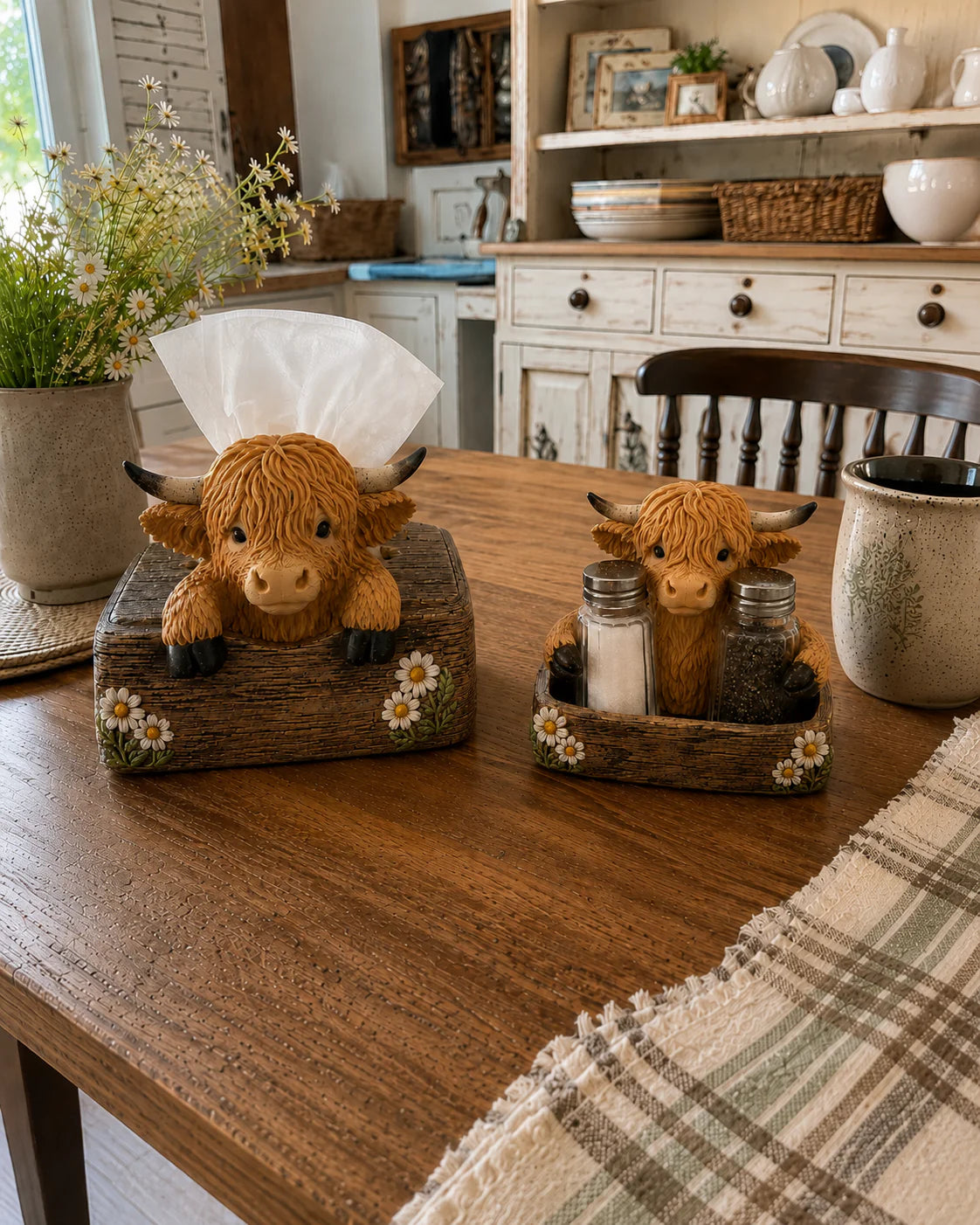 Cute Highland Cow salt pepper and tissue box 2-piece set