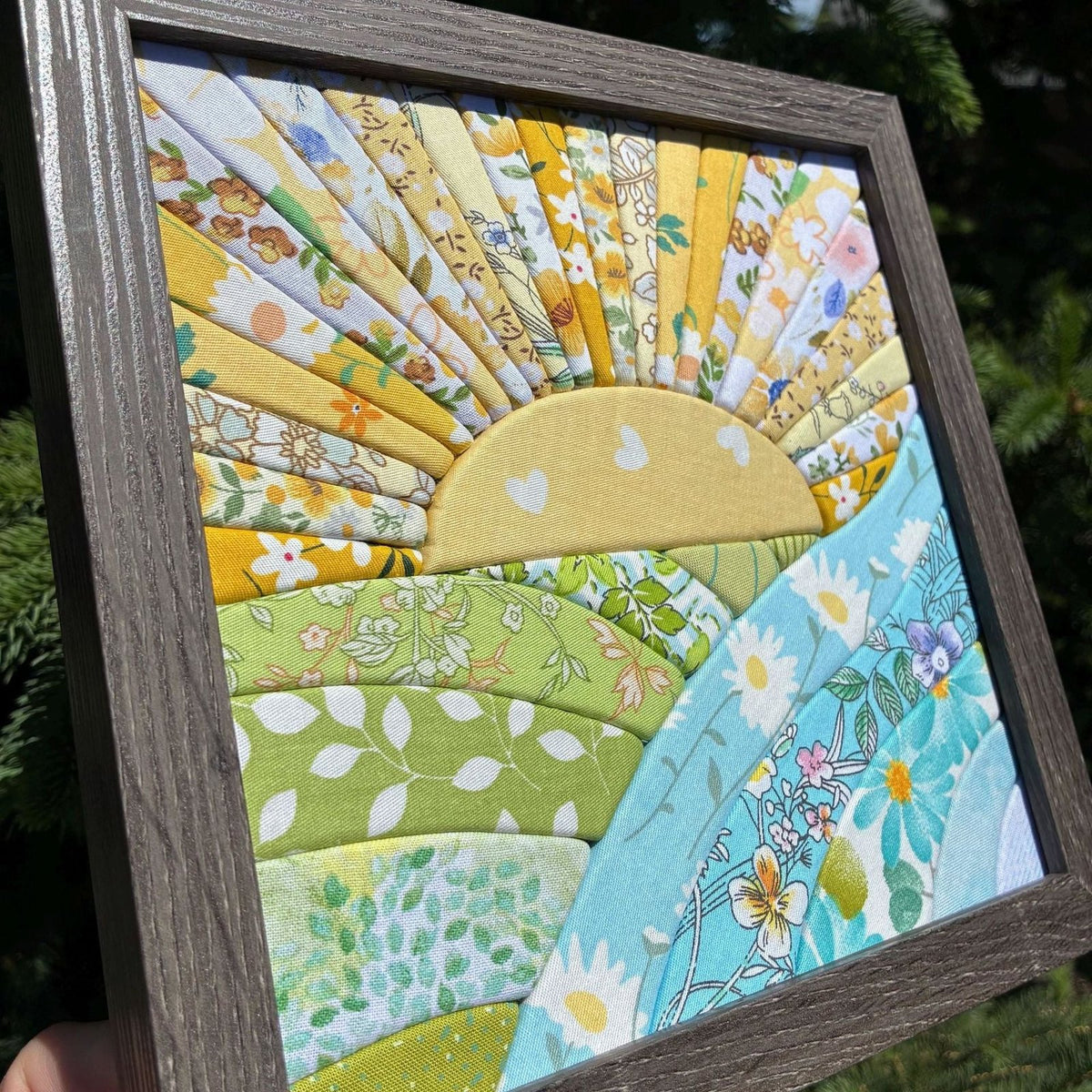 Sunrise no-sew fabric art with fan-shaped morning rays