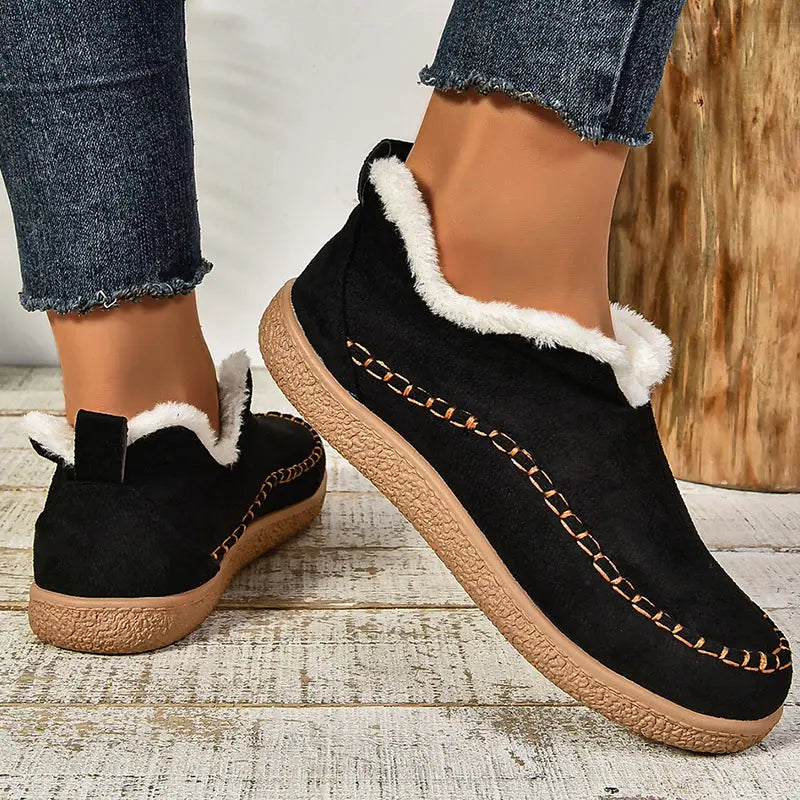Black women’s fleece-lined slip-on ankle boots with contrast stitching